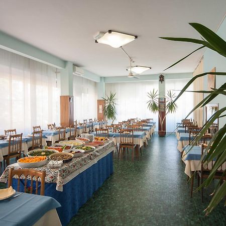 Hotel Madison Ричоне Екстериор снимка