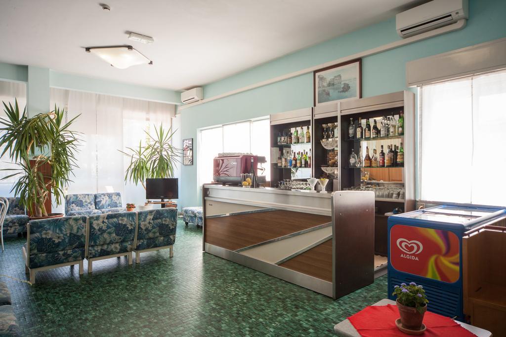 Hotel Madison Ричоне Екстериор снимка
