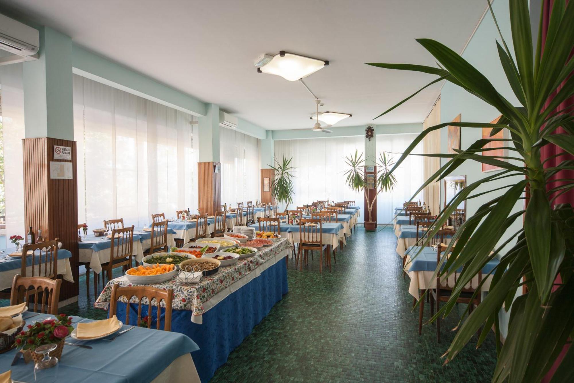 Hotel Madison Ричоне Екстериор снимка