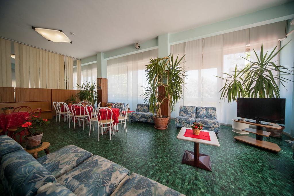 Hotel Madison Ричоне Екстериор снимка